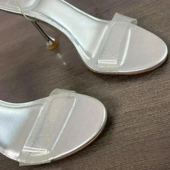 Marc Fisher Calitsy Sandal Strappy Heeled Metallic Silver Women’s Size 6.5 - Picture 4 of 7